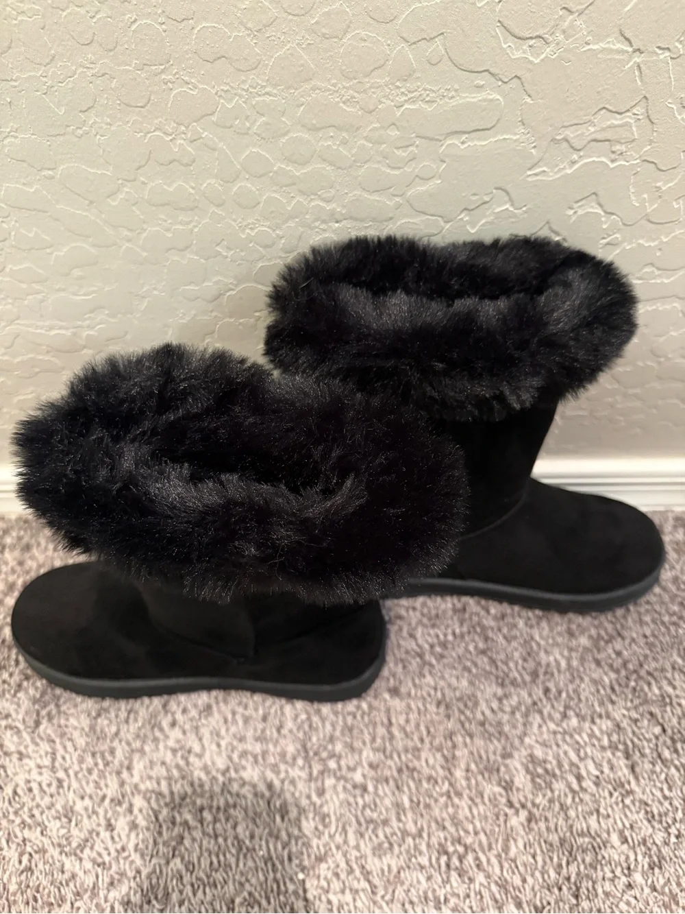 The Children's Place Black Faux Fur Winter Boots for Women